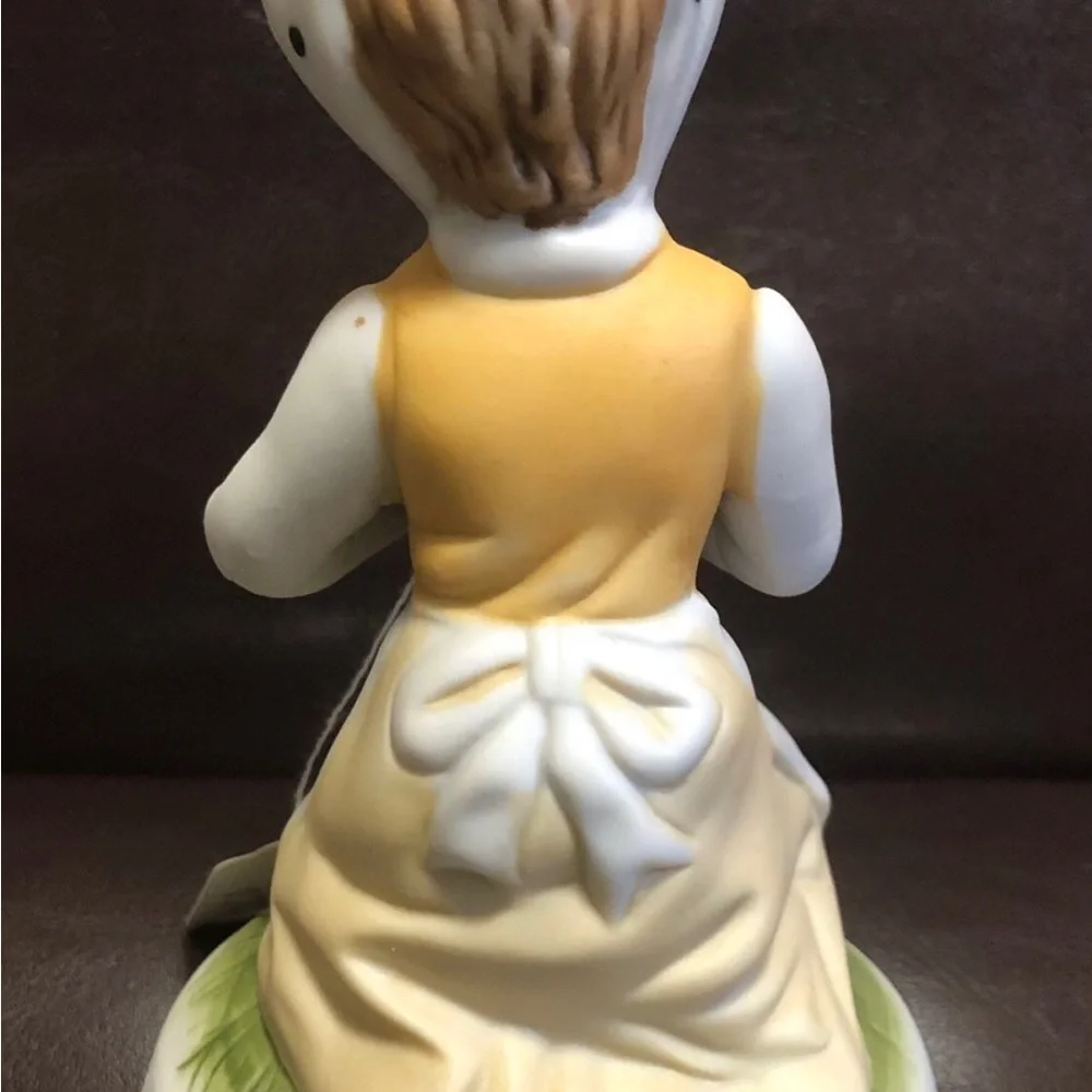 VINTAGE SAN REMO CAPODIMONTE ITALIAN IMPORTS  PORCELAIN CERAMIC BISQUE FIGURINE
